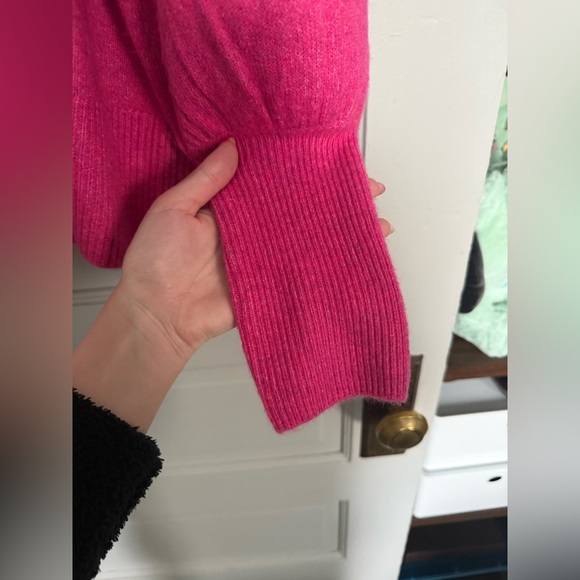 CeCe Balloon/Puff Sleeve Embroidered Flowers Sweater Size Large Pink NWOT - Picture 4 of 6